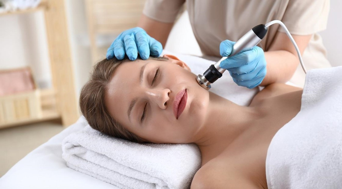 radiofrequency lady having treatment
